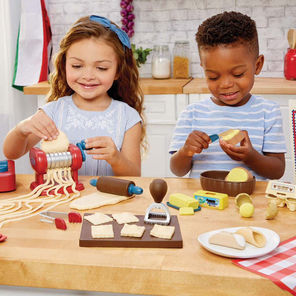 Creative Chefs Italian Restaurant Kit - Restaurant Play Set with Pasta Maker and Recipe Cards for Pretend Pasta Making and Restaurant Role Play