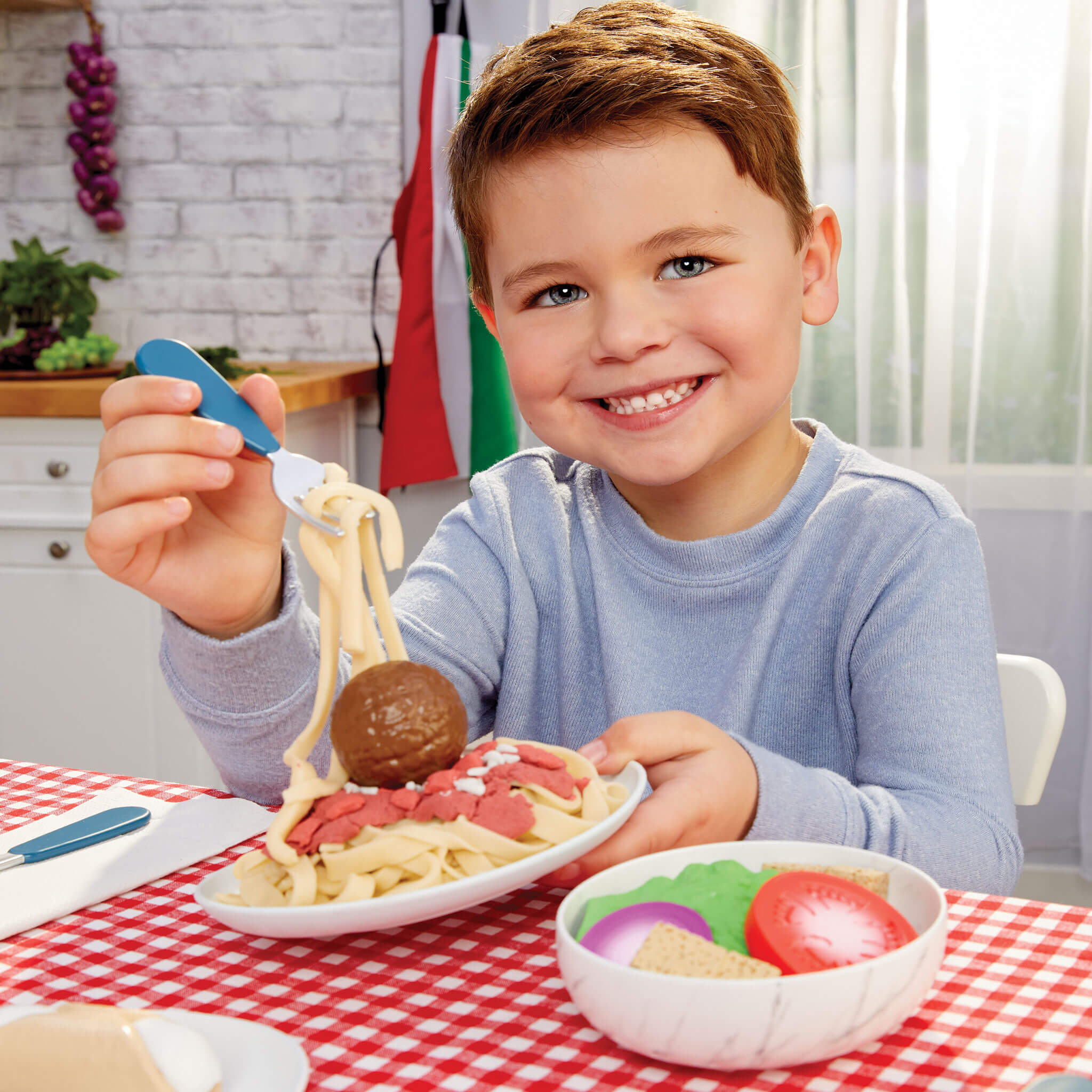 Creative Chefs Italian Restaurant Kit - Restaurant Play Set with Pasta Maker and Recipe Cards for Pretend Pasta Making and Restaurant Role Play