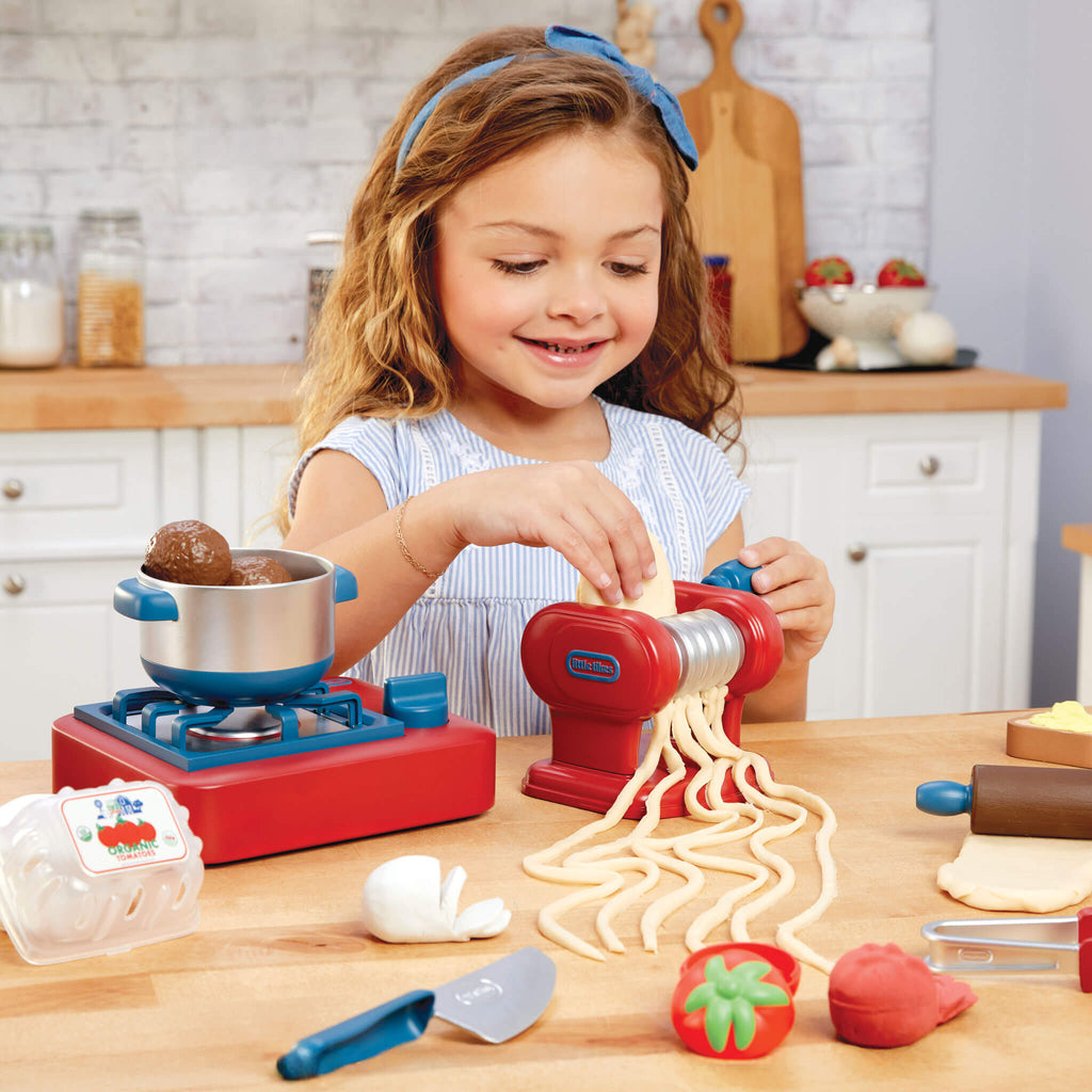 Creative Chefs Italian Restaurant Kit - Restaurant Play Set with Pasta Maker and Recipe Cards for Pretend Pasta Making and Restaurant Role Play