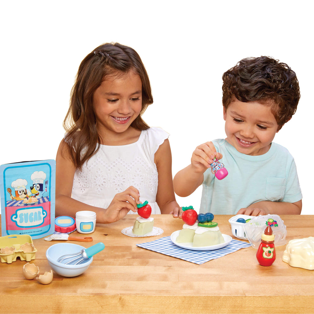Creative Chefs Bluey - Pavlova Kit - Pretend Dessert Kit with Recipe Cards and Reusable Mix for Imaginative Baking and Group Play