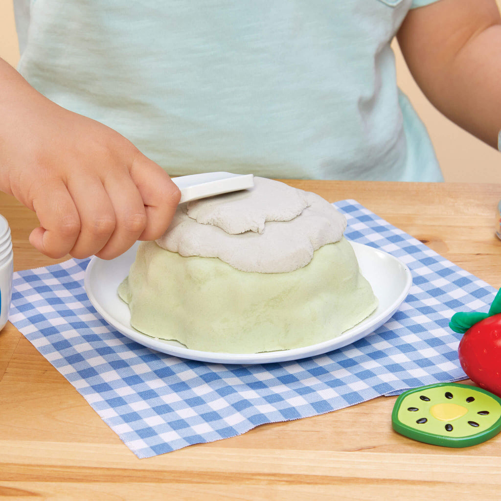 Creative Chefs Bluey - Pavlova Kit - Pretend Dessert Kit with Recipe Cards and Reusable Mix for Imaginative Baking and Group Play