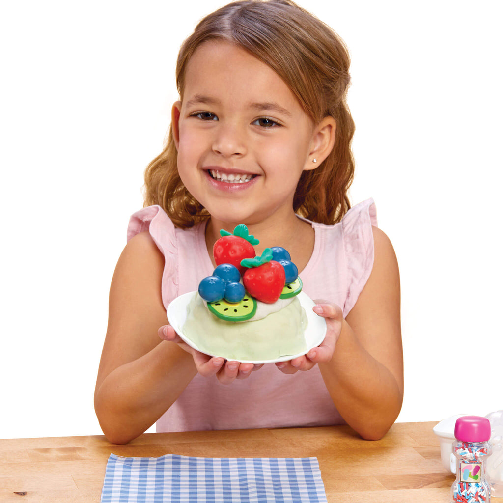 Creative Chefs Bluey - Pavlova Kit - Pretend Dessert Kit with Recipe Cards and Reusable Mix for Imaginative Baking and Group Play