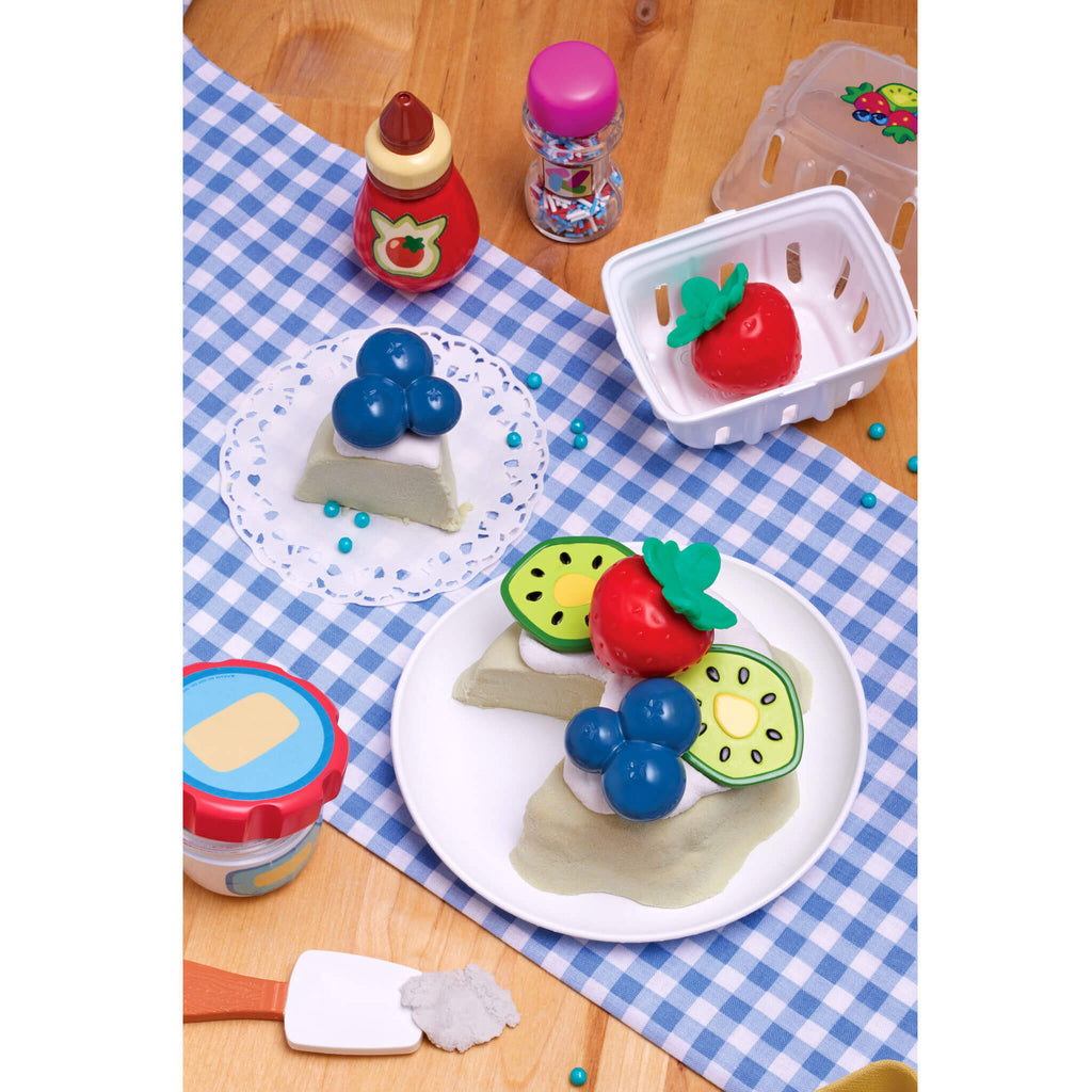 Creative Chefs Bluey - Pavlova Kit - Pretend Dessert Kit with Recipe Cards and Reusable Mix for Imaginative Baking and Group Play